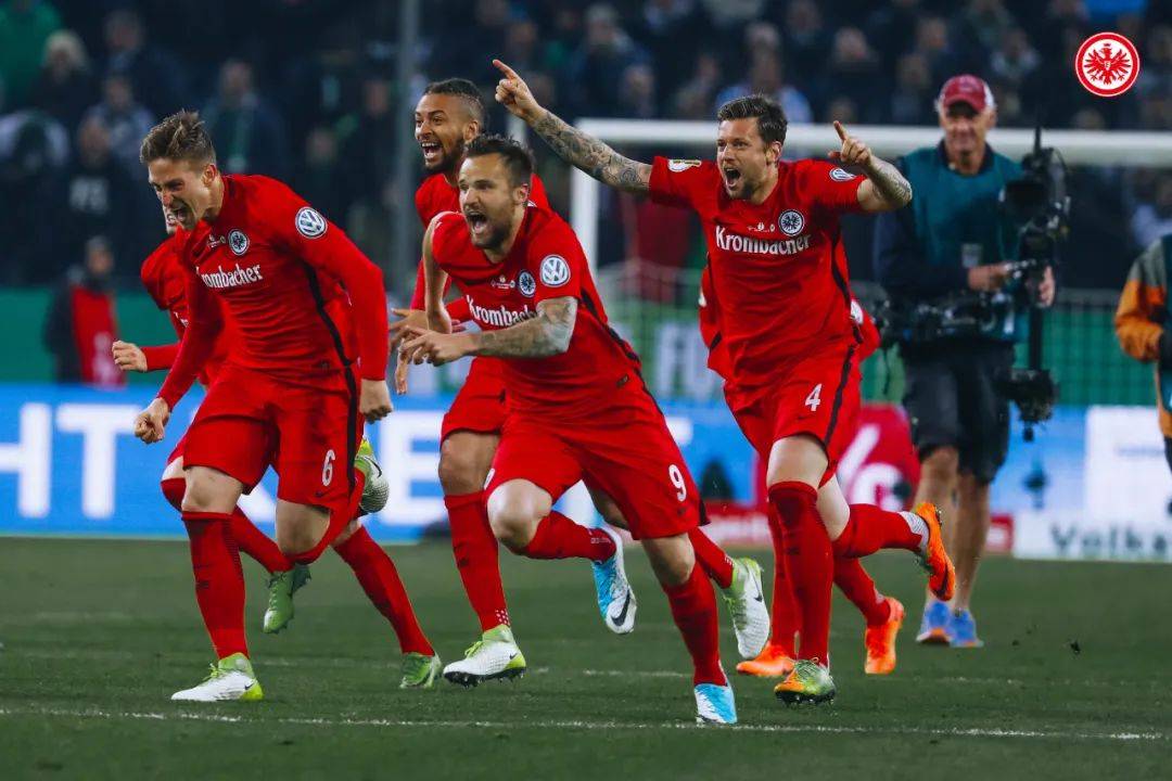 关于冲浪超级杯上演强强对话，江汉貔貅队读秒扳平关中灰熊队，团队配合流畅；边路成突破口的信息