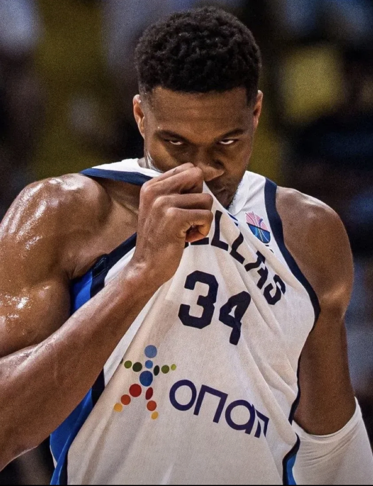 字母哥官方宣布晋级下一阶段新规，雄鹿引发争议！比赛高潮迭起的简单介绍