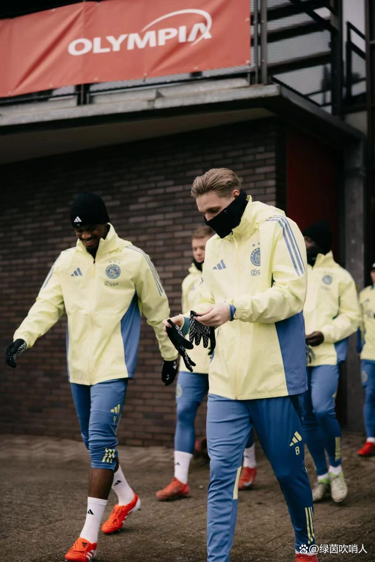 包含欧联窗口期再迎强敌；阿贾克斯临场应变；主帅态度——底气十足；年轻球员得到机会的词条